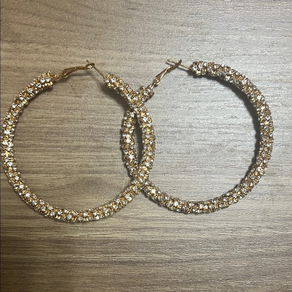 Jewelry - Elegant Gold Hoop Earrings